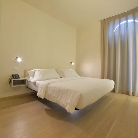 招待所 Design 4*